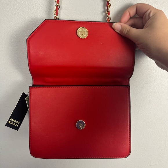 NEW BADGLEY MISCHKA Double-Sided Crossbody Bag black red with red strap - Picture 7 of 13